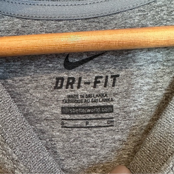 Nike dri-fit heather gray short sleeve T-shirt size small - Picture 4 of 5